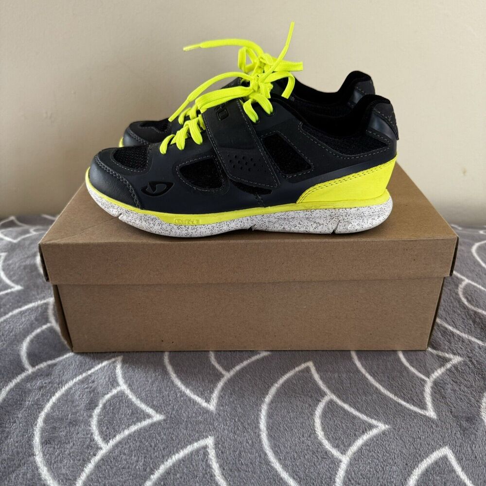 Giro Whynd Women's MTB Hook & Loop Shoes - Black/Neon - EU 36